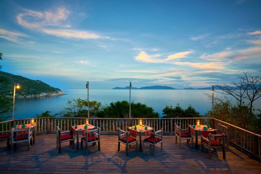 Dining by the Rocks Six Senses Ninh Van Bay Vietnam Beyond Weddings