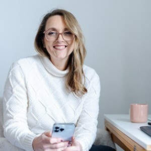 Portrait of Mandy Meadows the wedding photographer on the Isle of Wight