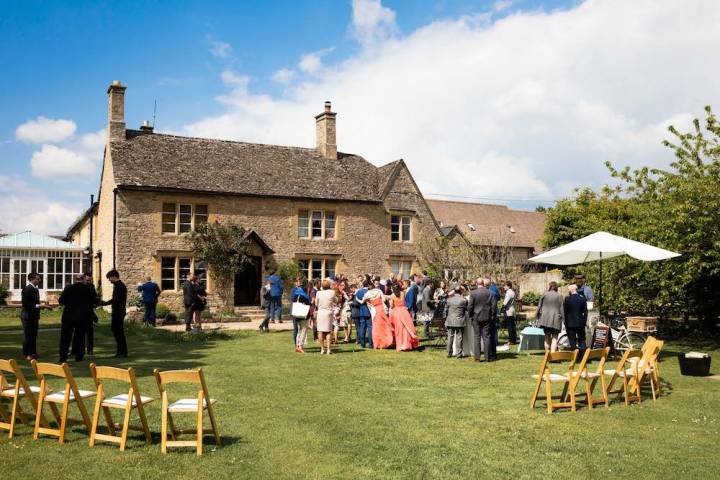 Ashleigh and Matt - Outdoor Barn Wedding in Oxfordshire gallery image
