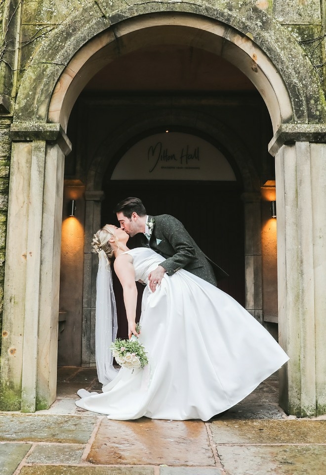 Dip kiss at Mitton Hall