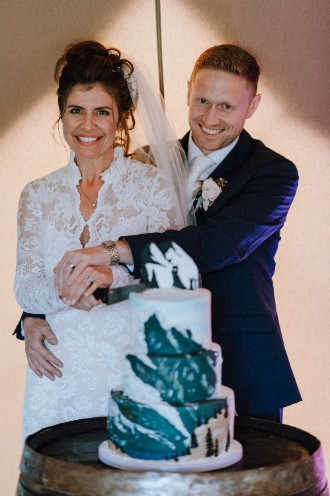 Bride and Groom cut the cake