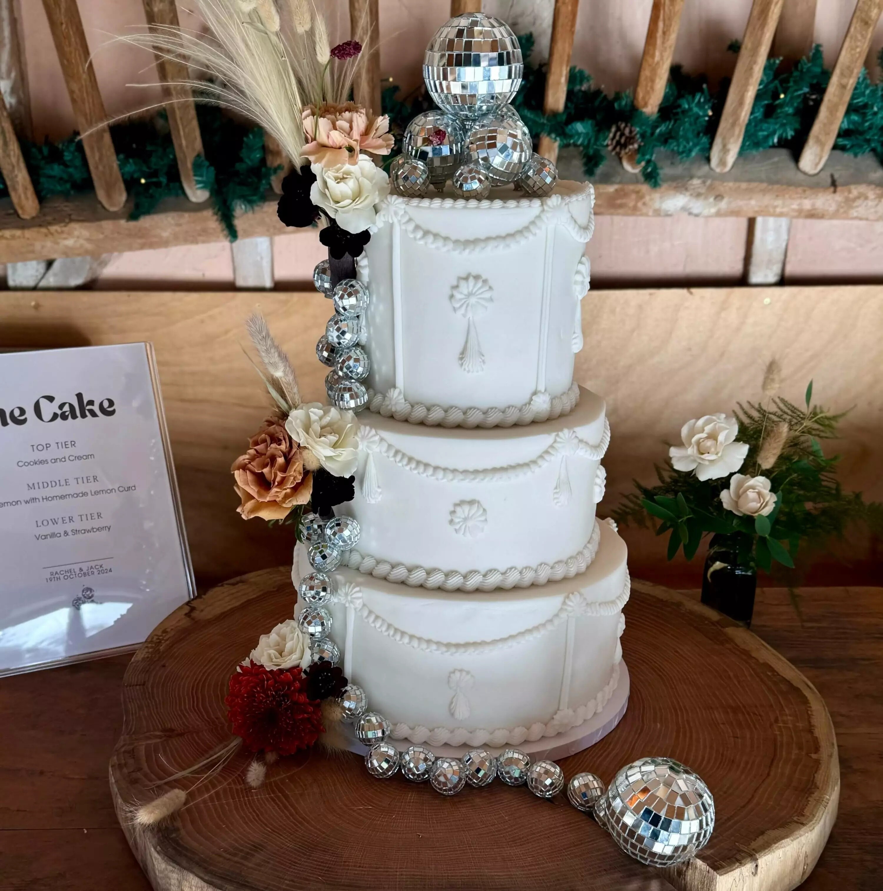 Lambeth style wedding cake designed by Gallery Cakes, and Oxfordshire based cake designer.