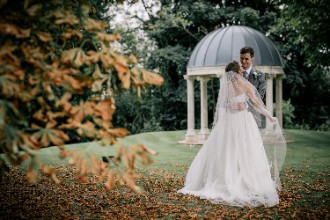 Ardington House bride and groom in grounds