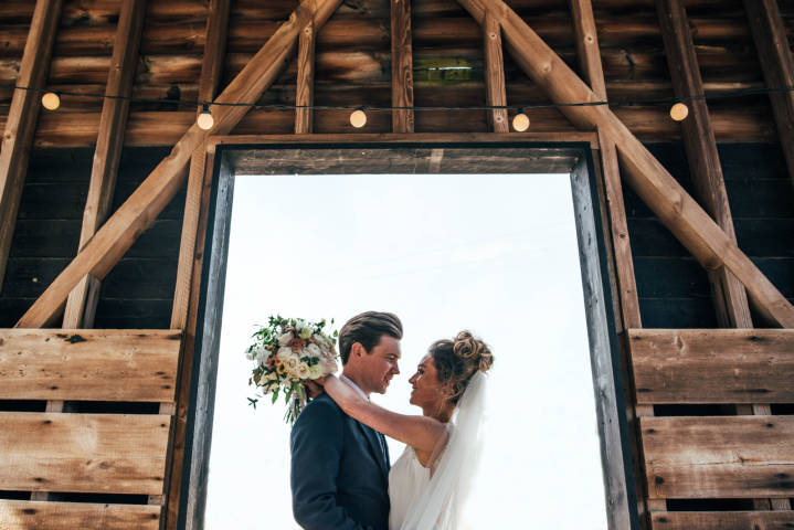 Jessica and Jason - A Stylish Flower-Filled Barn Wedding in Essex gallery image