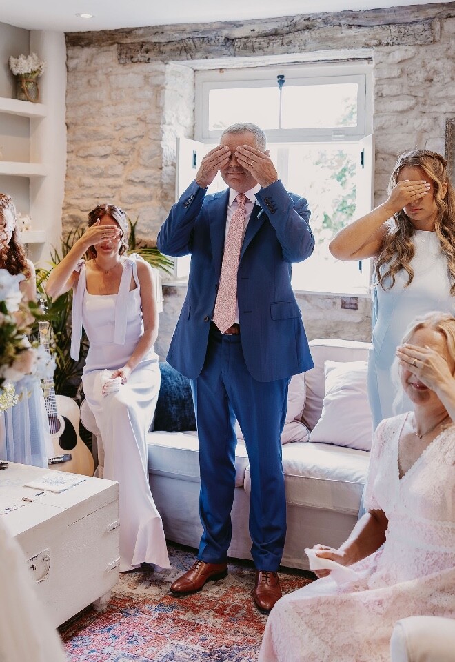 Brides first look with family