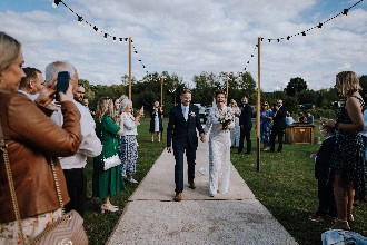 Couple arriving at Alcott Weddings