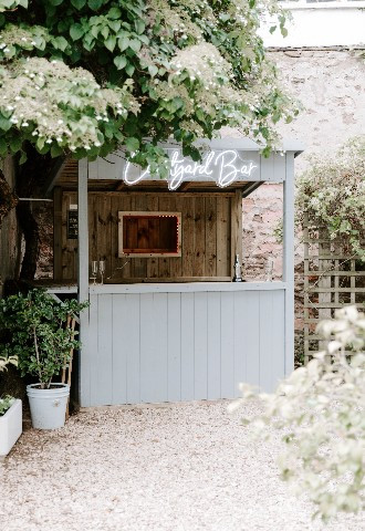 Outdoor bar at Glewstone Court