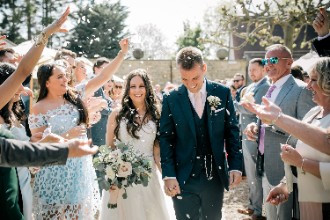 Lapstone Barn Real Wedding Confetti Moment