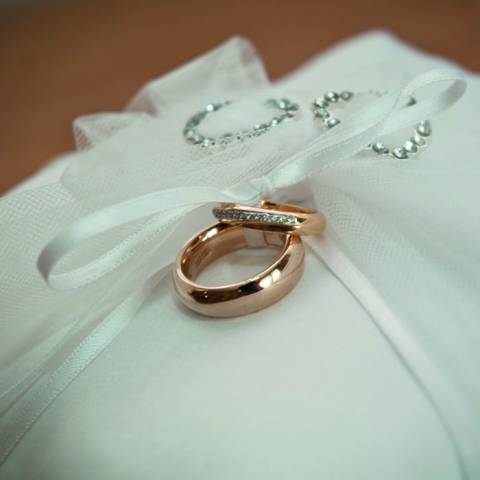 Steve and Sam - Childhood Sweethearts in Sussex gallery image