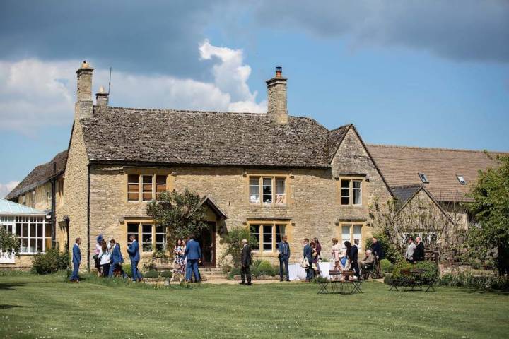 Ashleigh and Matt - Outdoor Barn Wedding in Oxfordshire gallery image