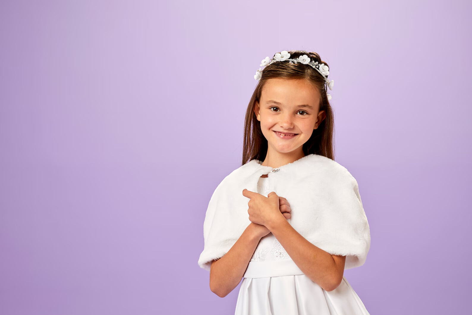 flower girl wearing a white faux fur shrug 