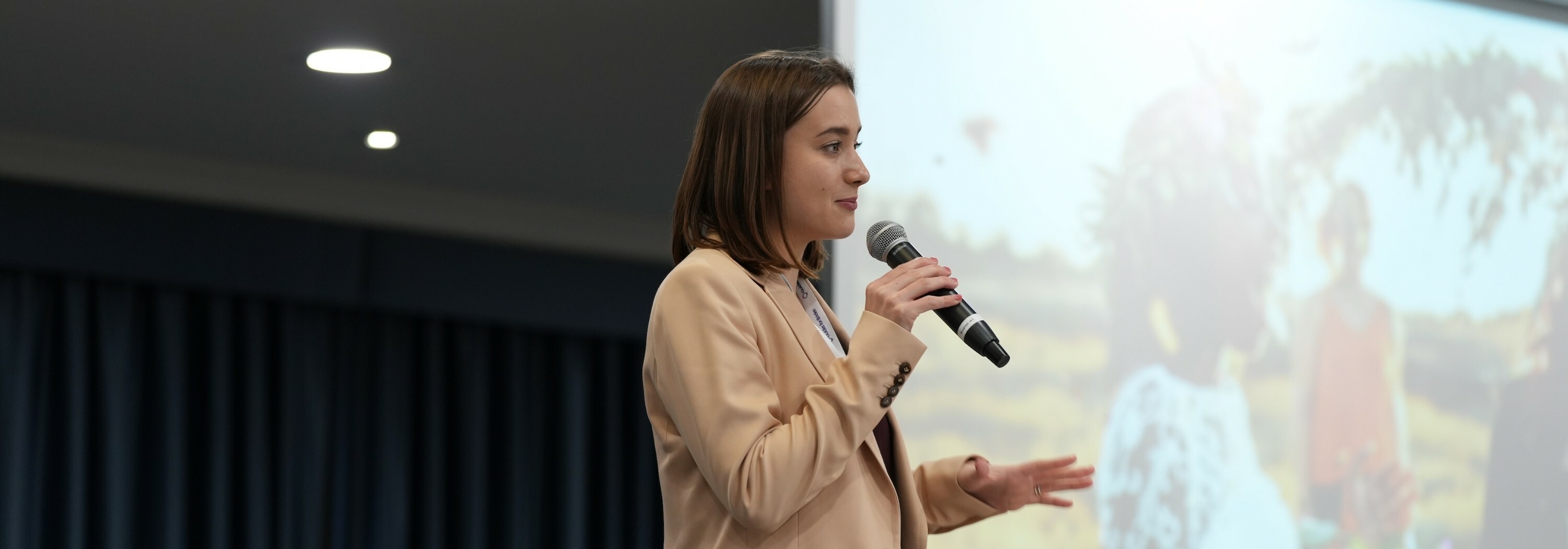 Nikita Thorne presenting educational session at UK Wedding Conference