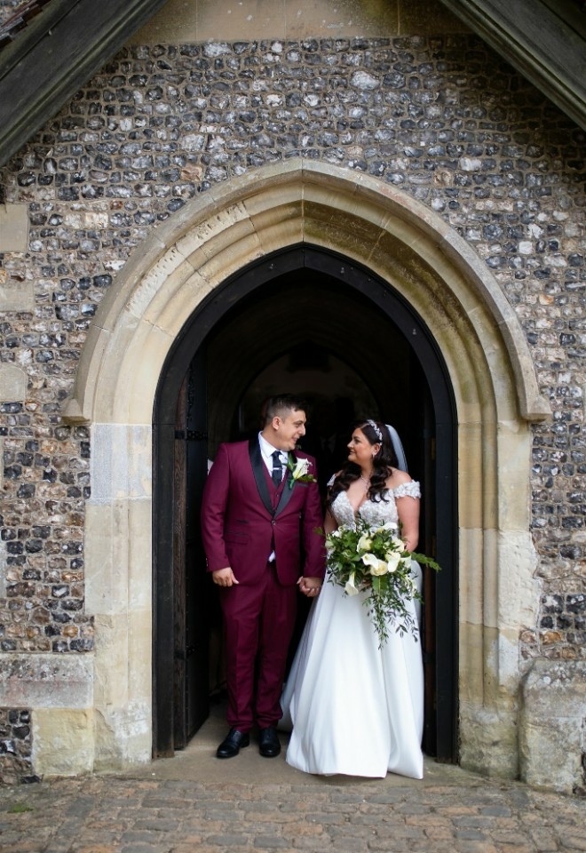Bride and Groom at St Peter & St Pauls Church in Greater Missenden