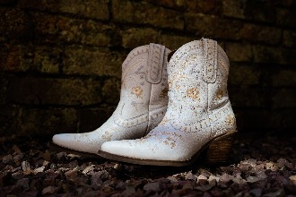 The brides white cowgirl boots