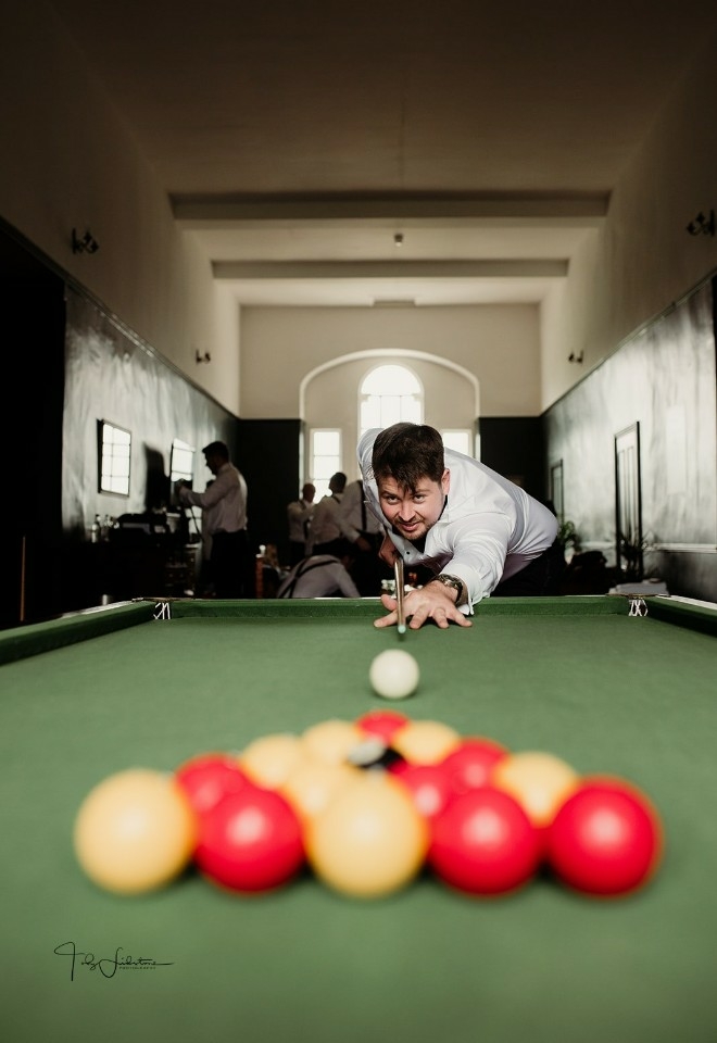 Willian playing pool