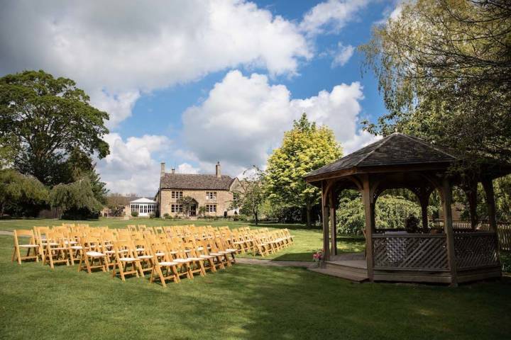 Ashleigh and Matt - Outdoor Barn Wedding in Oxfordshire gallery image