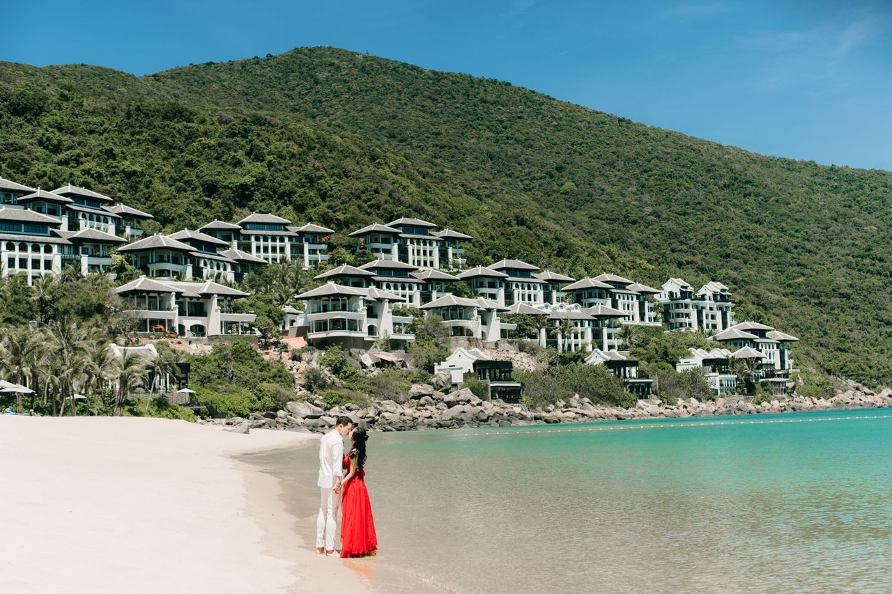 honeymoon couple