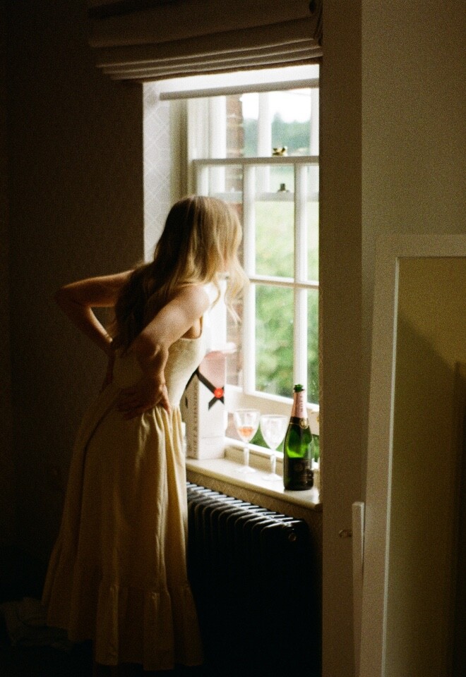 Bridesmaid getting ready 
