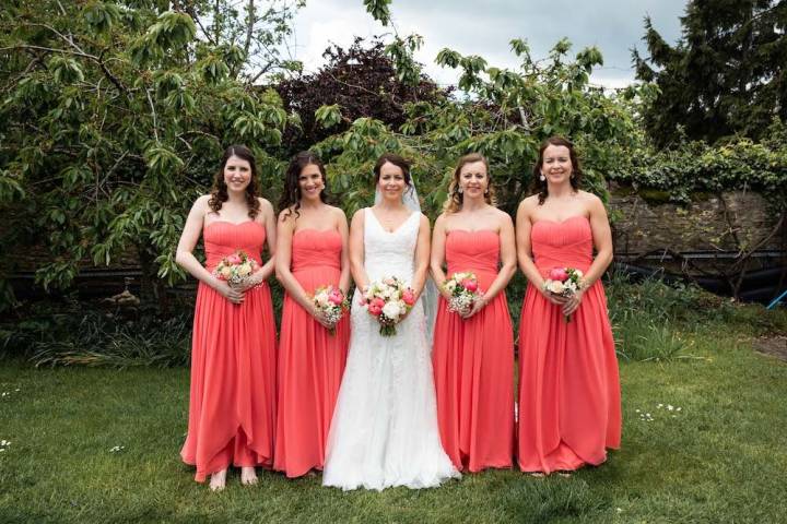 Ashleigh and Matt - Outdoor Barn Wedding in Oxfordshire gallery image