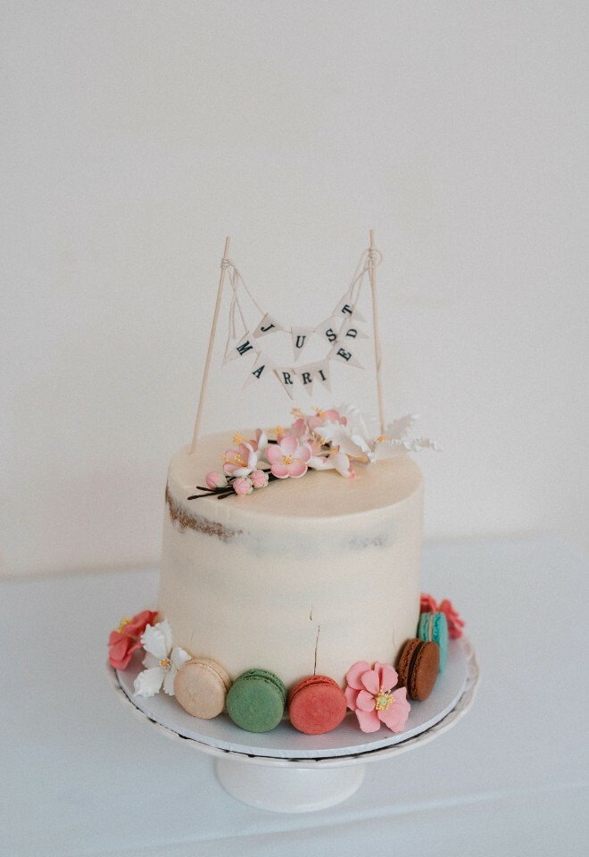 One tier semi-naked wedding cake with macaroons and sugar flowers