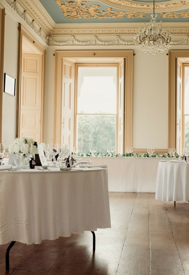 Chloe and Willian table decorated