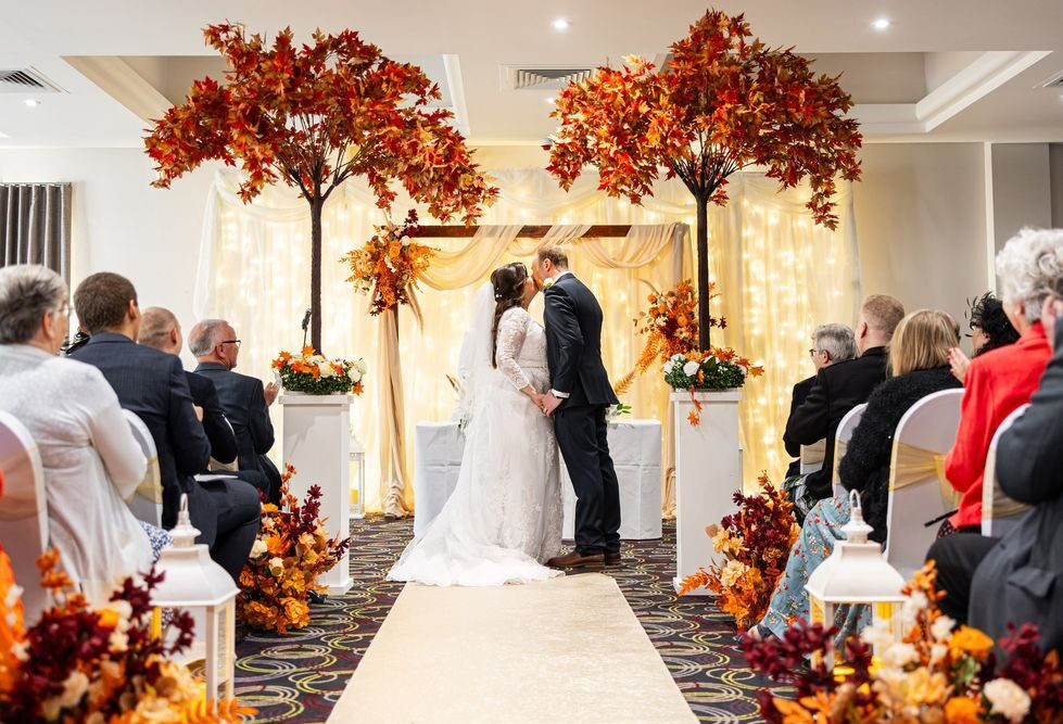 letchworth hall hotel couple autumn wedding ceremony