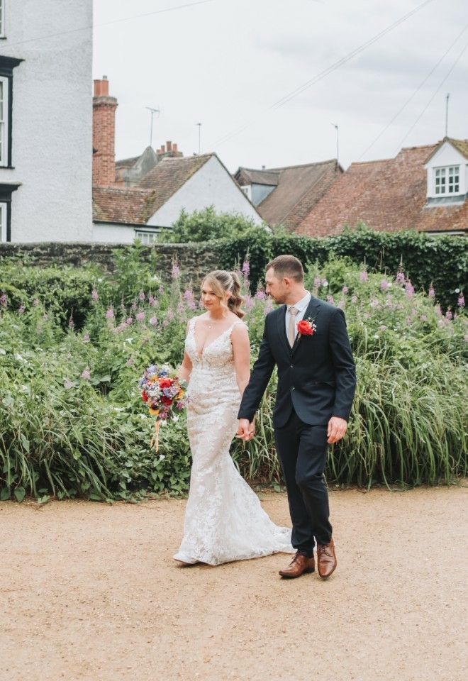Rosie and Kyle holding hands in the outdoors