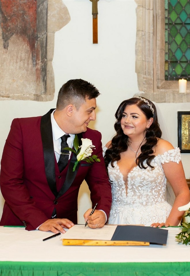 Bride and Groom at St Peter & St Pauls Church in Greater Missenden