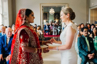 Brides exchanging rings