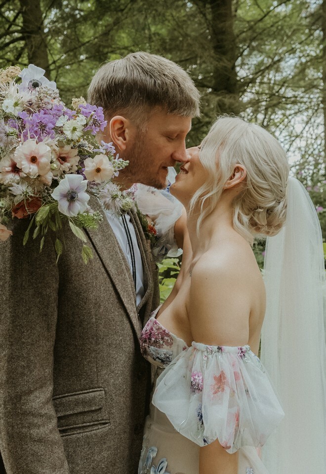 Amy & Sam - A beautiful outdoors ceremony in May