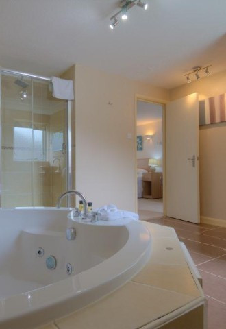 Rosewood/Honeymoon suite - China Fleet Country Club, 4* accommodation, Saltash, Cornwall