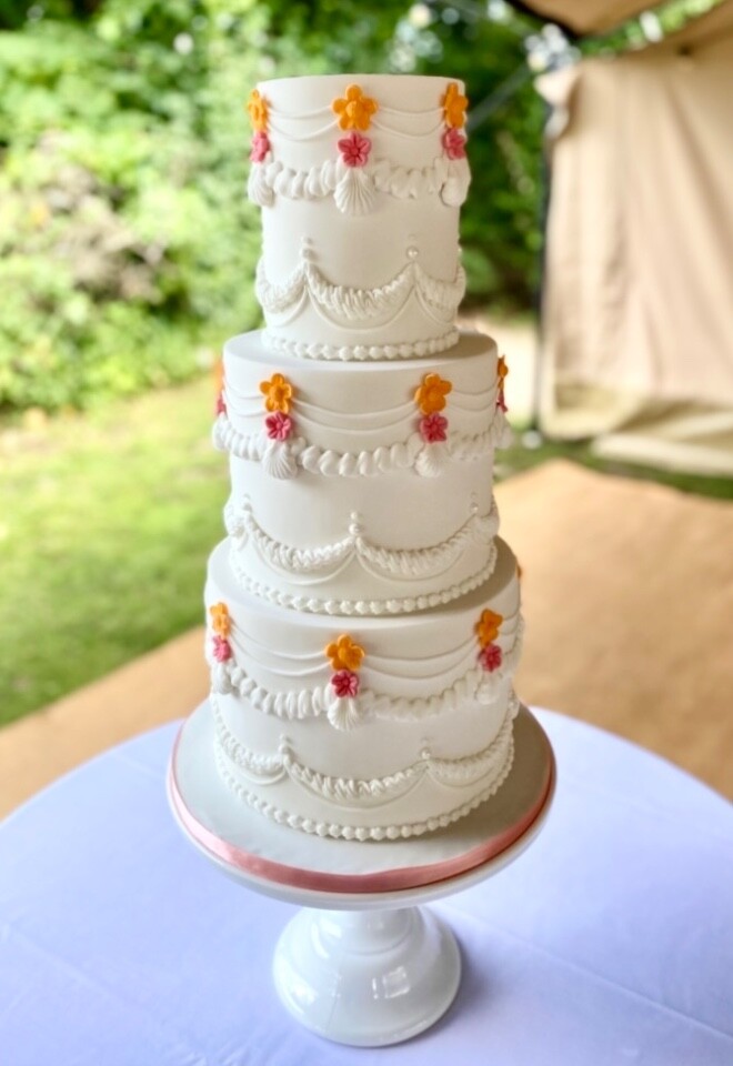 Lambeth Style Wedding Cake by Cakes of Curiosity