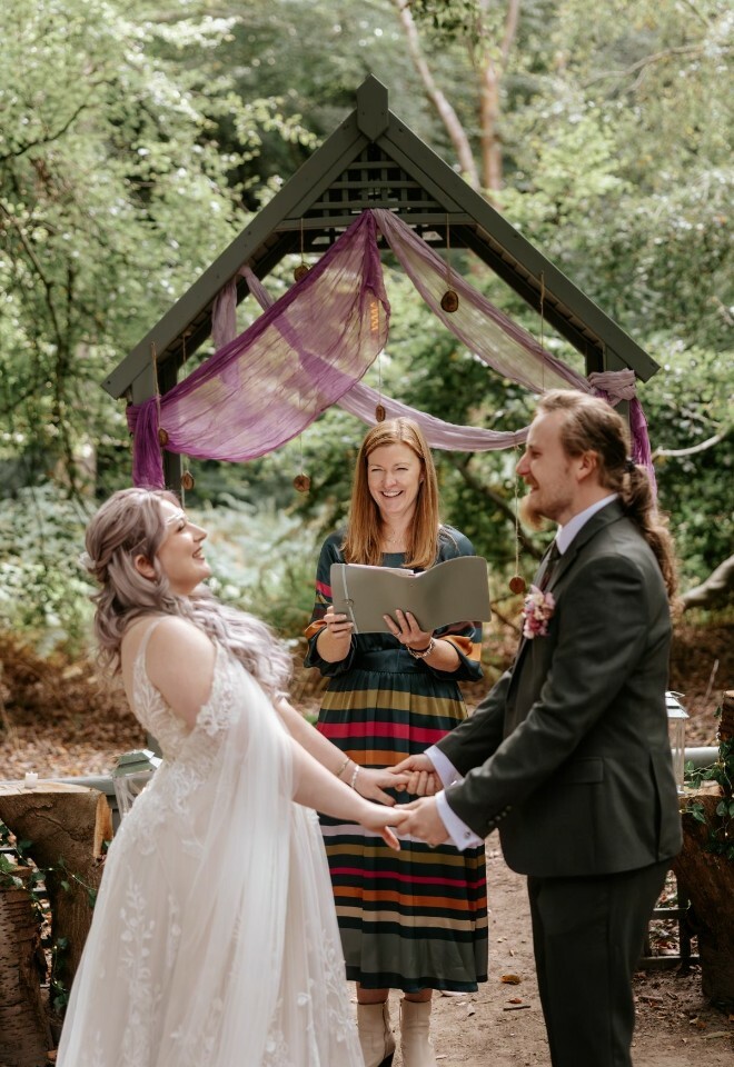 award winning celebrant-wedding venue-Monkton Barn-Buckinghamshire-1