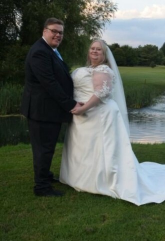 A1 Photogenics wedding photographer wedding photographry swindon wedding photographer wiltshire wedding photographer wrag barn wrag barn golf course bride bride and groom married couple bouquet flowers