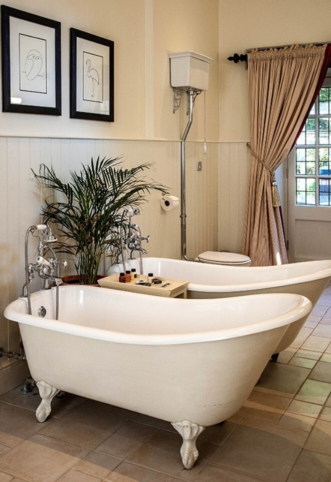 The Bridal Suite at Slaughters Manor (Garden Suite)