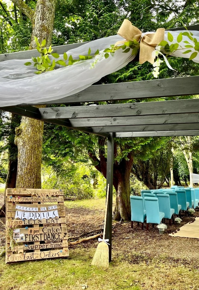 Pretty outdoor wedding ceremonies in Aberdeenshire