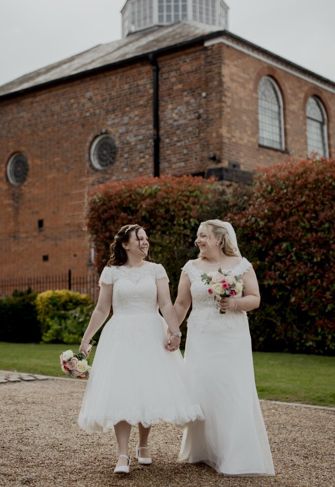 Couple photo in front of the Kings Chapel 