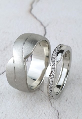 custom His and Hers wedding rings