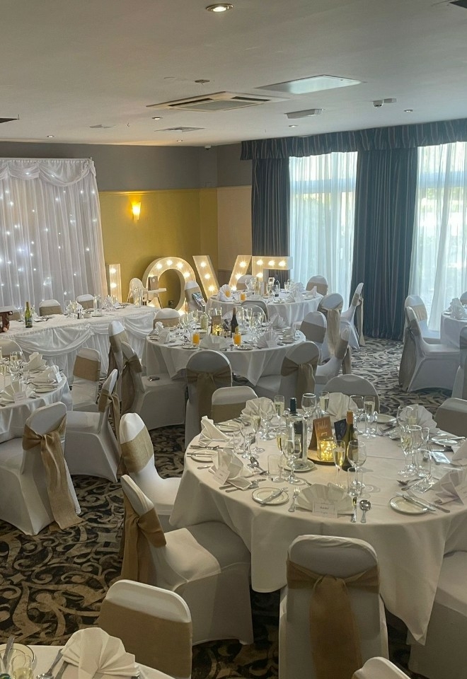 Natuaral Style Wedding in our Beamish Suite at Holiday Inn Washington