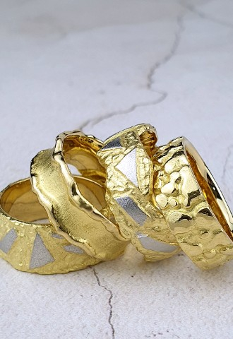Alternative wedding rings with organic textures