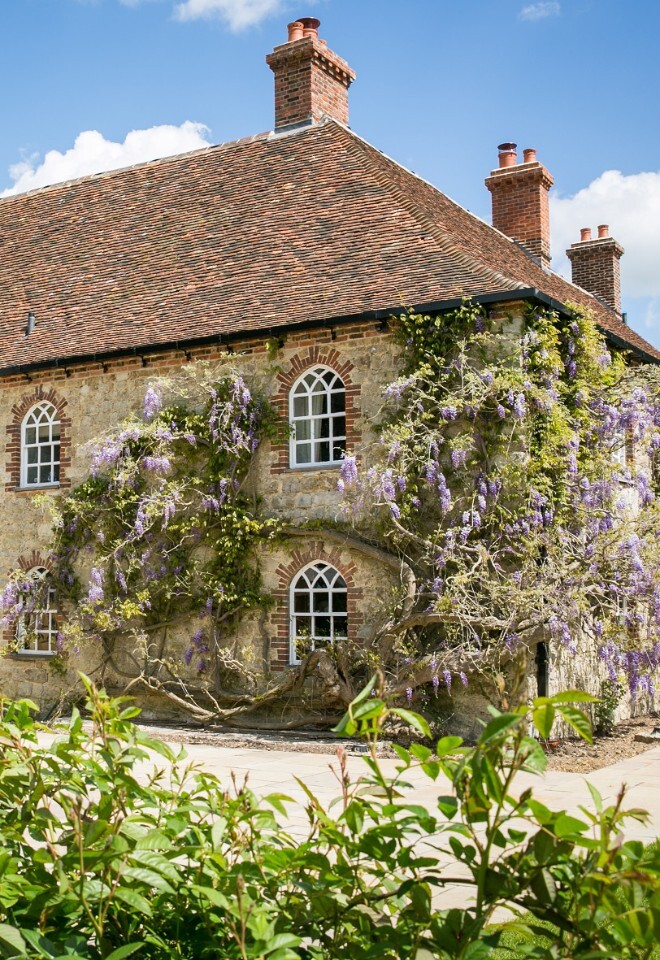 Wisteria covered manor house, perfect for weddings - Battel Hall, Leeds Castle in Kent 