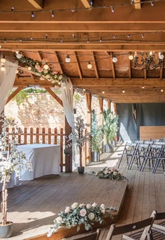 Outdoor wedding ceremony at Elmhay Park