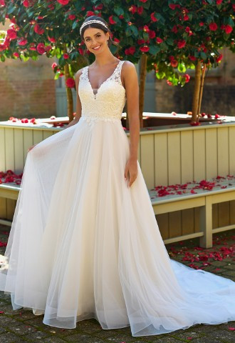 wed2b Designer Bridal Outlet in Manchester