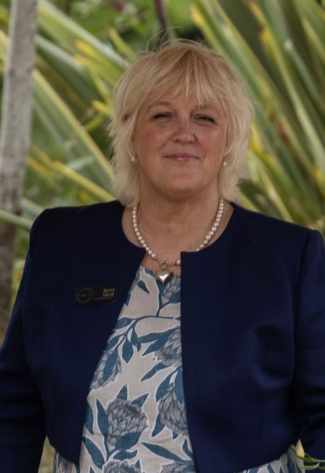 celebrant in the shade on a hot day