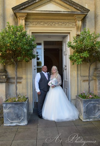 A1 Photogenics award winning Wiltshire wedding photographer