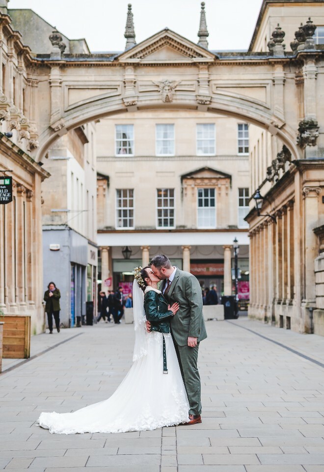 bride and groom kissing in bath streets