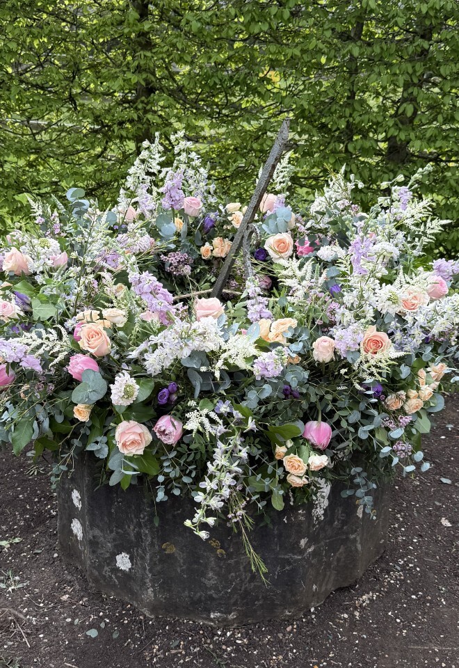 Natural Display in Pastel shades Hyde House Cotswold Blooms