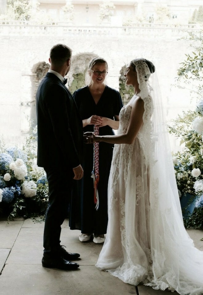 Oxfordshire Celebrant Helen Crook 