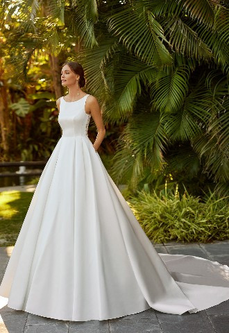 Adriana Alier Horak pocket wedding dress