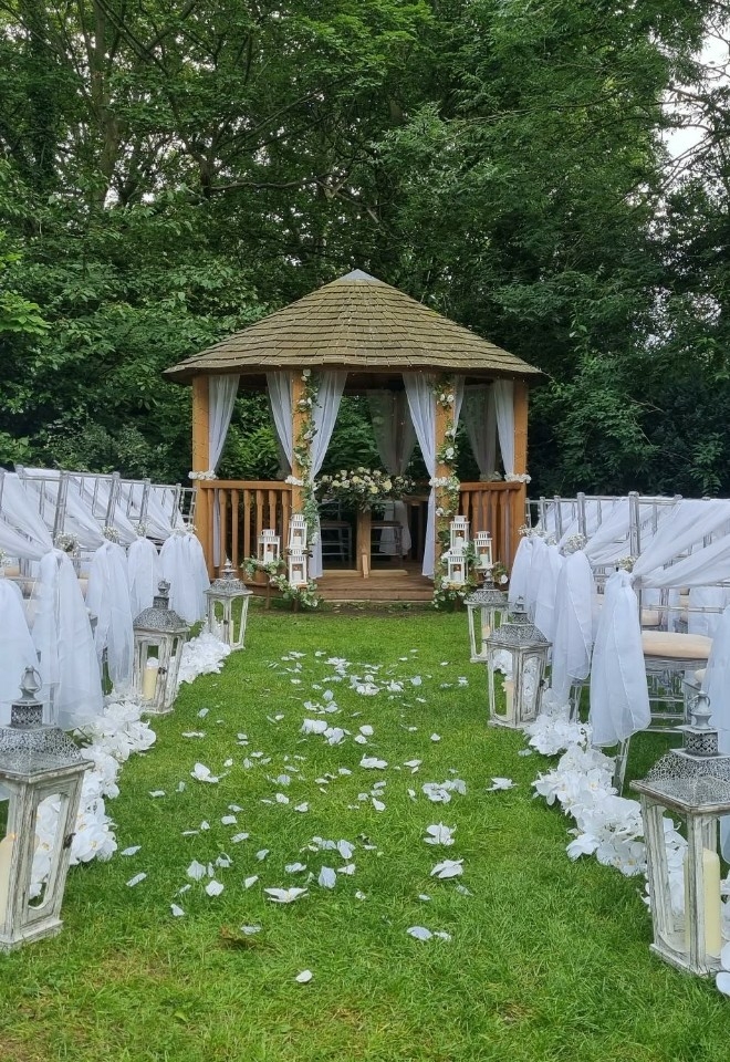 Outdoor ceremony